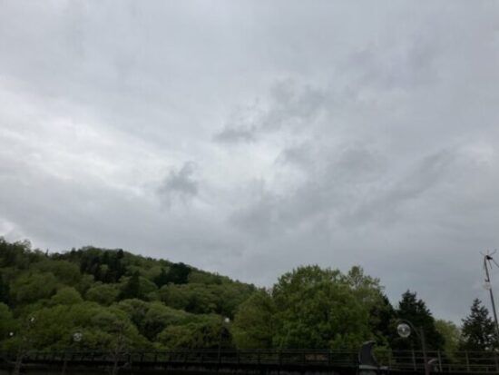 あいにくの曇り空