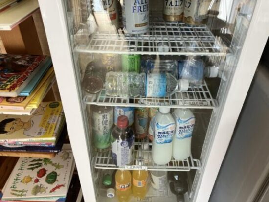 Nスタキャンプ場の売店コーナーの冷蔵庫