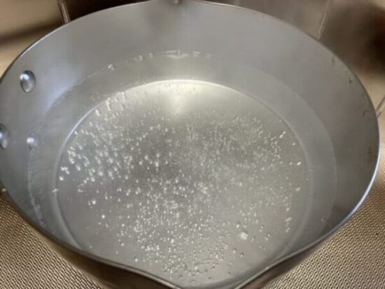 ジェルタイプの固形燃料で加熱したお湯