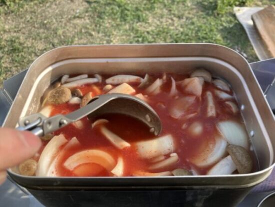 焦げないようにかき混ぜます