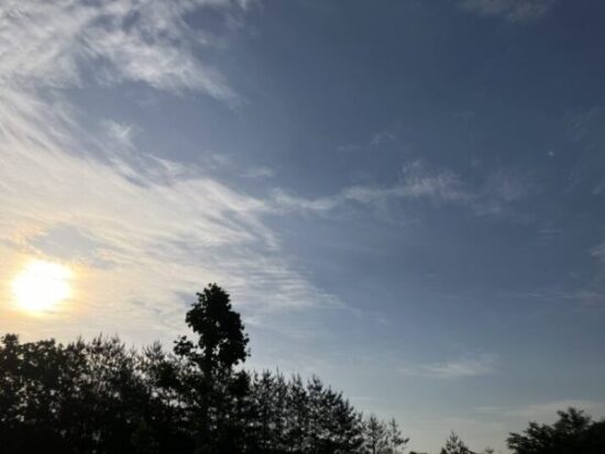 青空見える曇り空