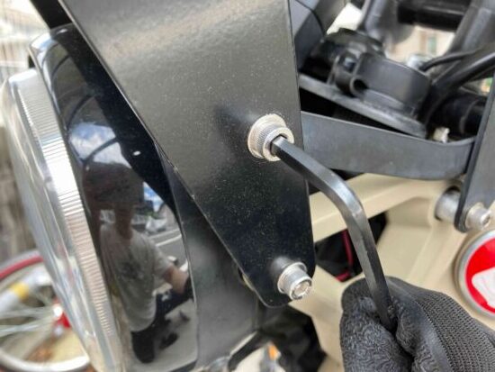 CT125ハンターカブのステーを固定するに使う車載工具(六角レンチ)