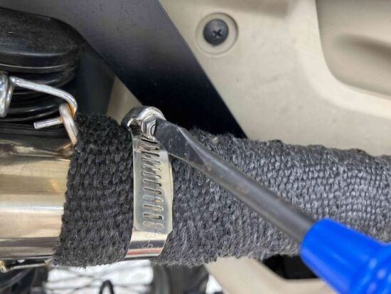 ビスの緩みやこじ開ける時に使える車載工具(ドライバー)