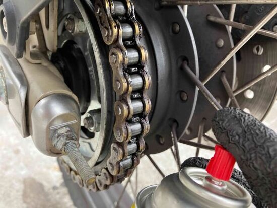 CT125ハンターカブのチェーンオイル差し
