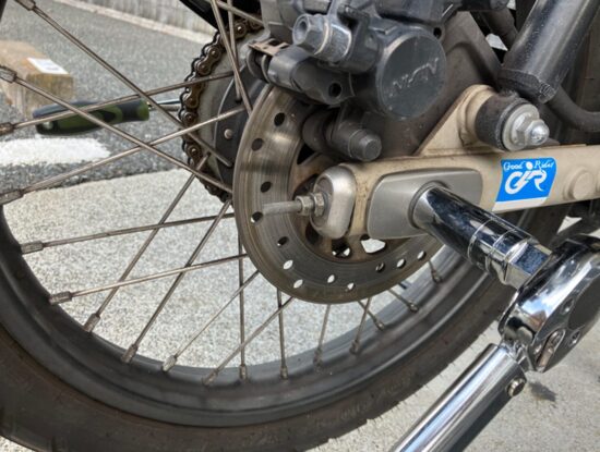 CT125ハンターカブのアスクルシャフトを緩める