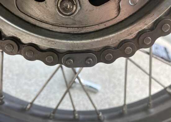 チェーンにリングを通す