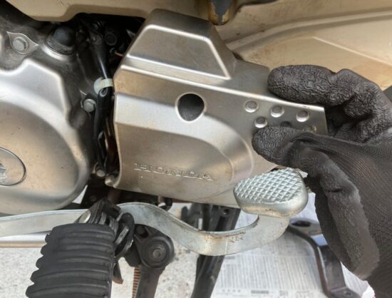 CT125ハンターカブのトランスミッションのカバーを復旧する