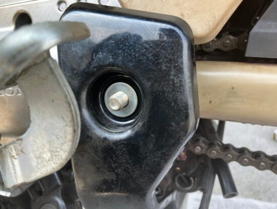 CT125ハンターカブのペダルカバーを復旧する