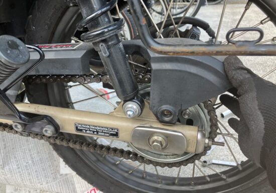 CT125ハンターカブのチェーンカバーを復旧する
