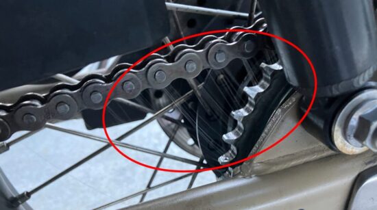 ホンダ純正チェーンオイルを塗布した様子
