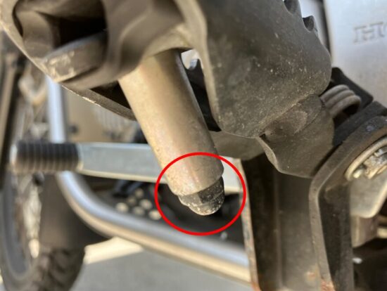 CT125ハンターカブのステップとラバーステップを留めているボルト