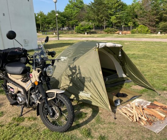 CT125ハンターカブのセンターキャリア|キャンプでの使い方