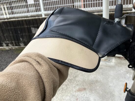 CT125ハンドルカバーのスイッチ類やホーン操作に干渉しないこと