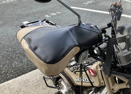 CT125ハンターカブにハンドルカバーを被せる
