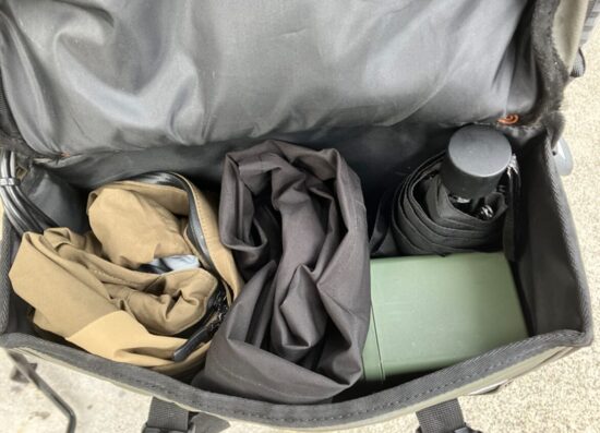 キジマのサイドバックに車載工具と雨具一式収納